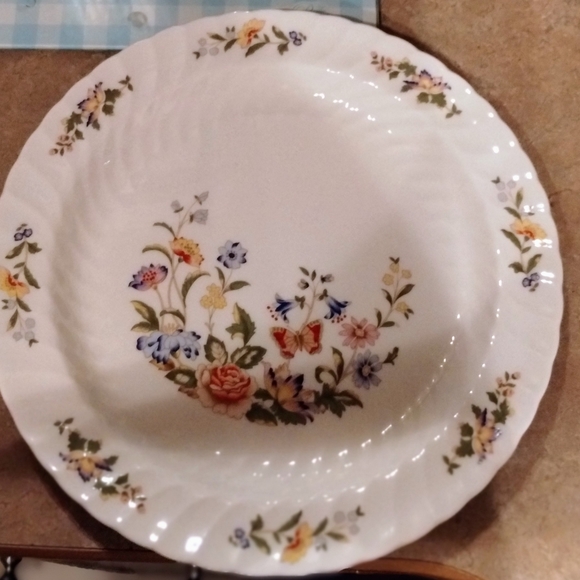 Cottage Garden by John Aynsley. 1- serving plate and 1- 8" Quiche Oven To Table - Picture 5 of 7